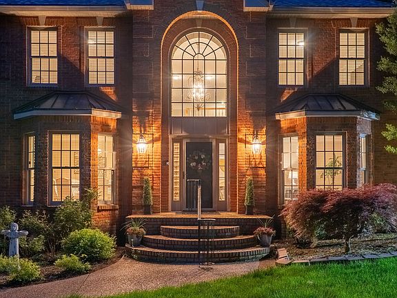3rd image of 2070 Queens Bluff Way