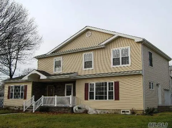 424 4th St, Elmont, NY 11003