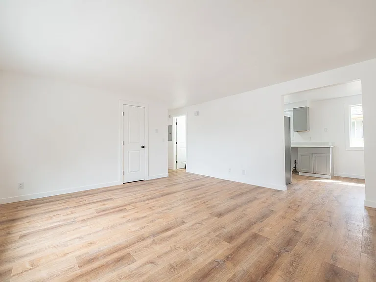 272-288 S Knott St — Photo 15