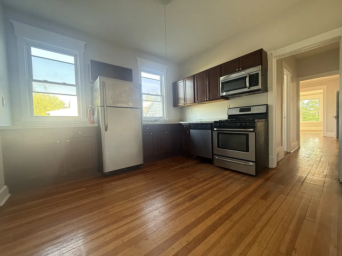 Building Photo - 597 2nd St #2
