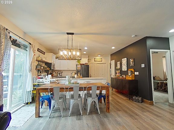 3rd image of 2605 Ericksen Way