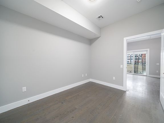 4th image of 313 Pine St APT 206