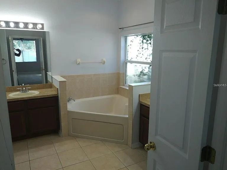 5804 Justicia Loop — Photo 14