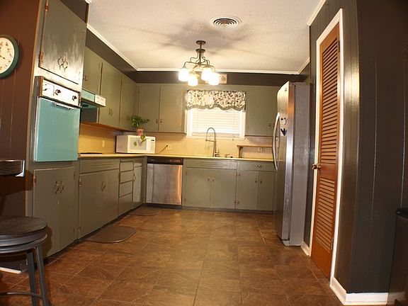 5th image of 1016 S Bois D Arc St