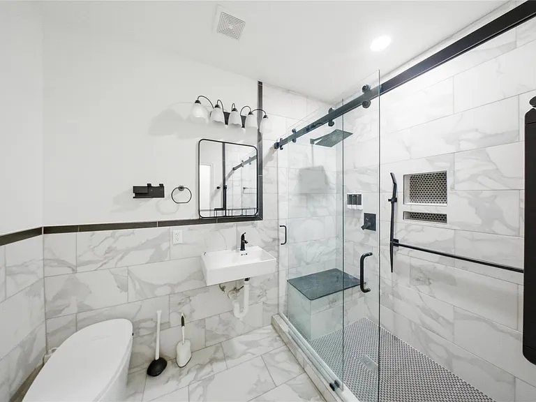 2415 Mills Creek Dr — Photo 20