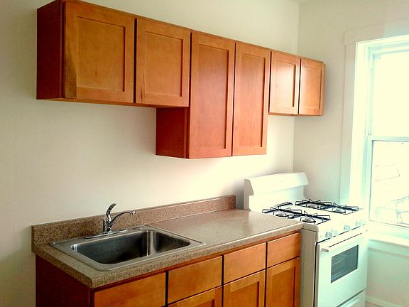 3rd image of 4014-22 W Melrose St #40185-1
