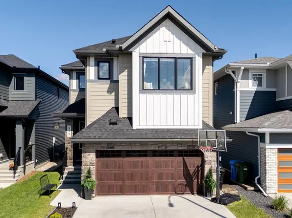 322 W Creekstone Way SW, Calgary, AB T2X 4R4