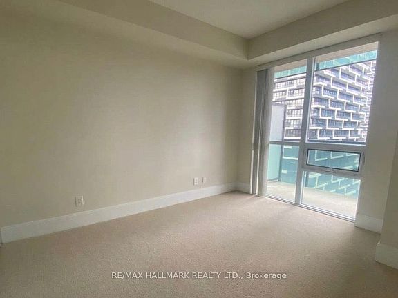 4th image of 70 Roehampton Ave #811