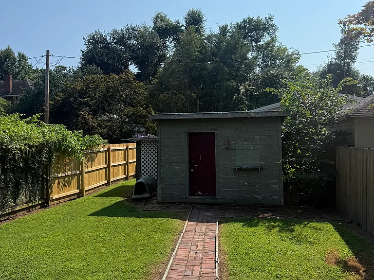 124 Powell St — Photo 22