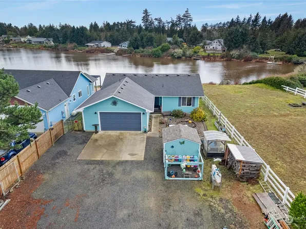 625 E Chance A La Mer NE, Ocean Shores, WA 98569