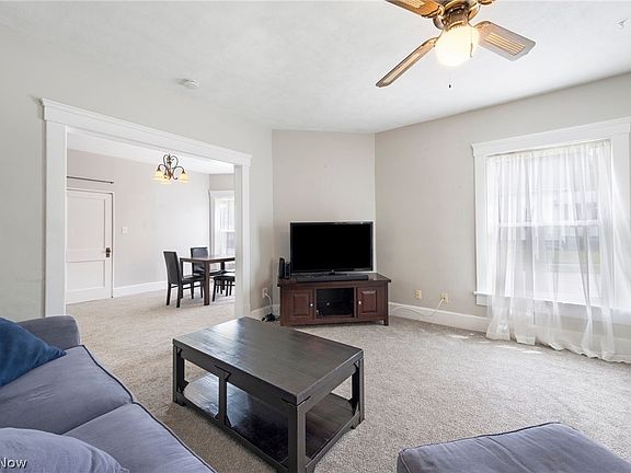 3rd image of 121 Lincoln Ct