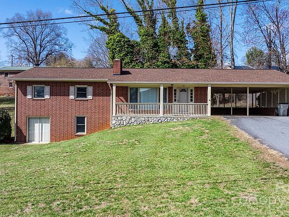 2nd image of 919 Pinecrest Pl NE