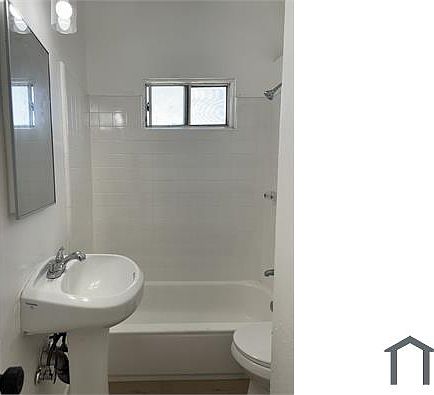 3rd image of 470 W 47th Pl #B
