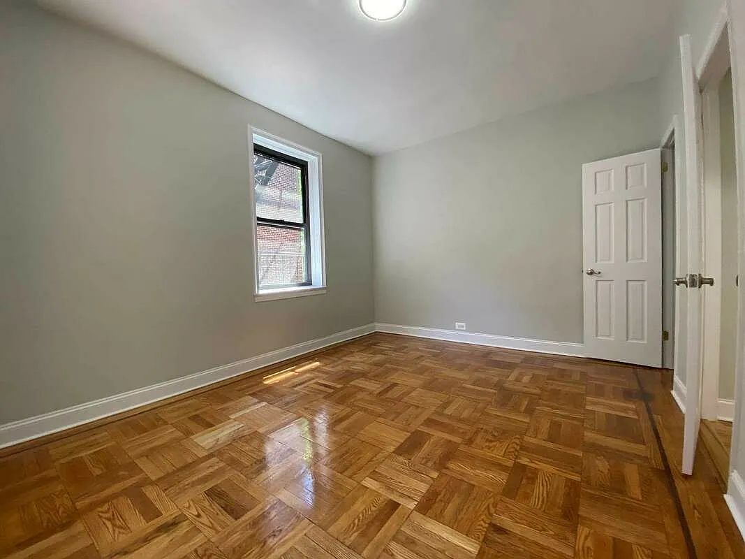 80-32 Grenfell St #21 photo 1
