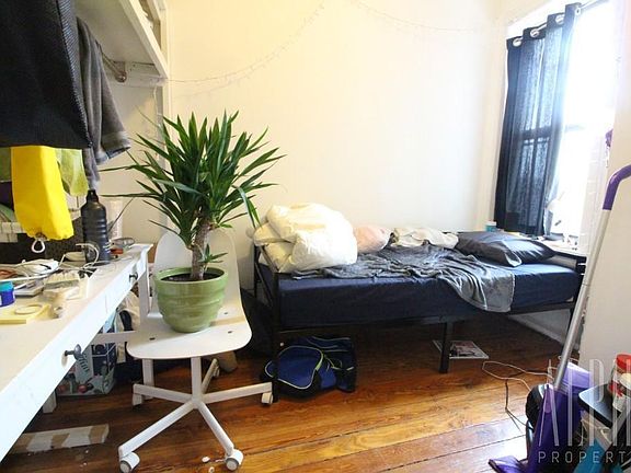 5th image of 510 E 13th St APT 26