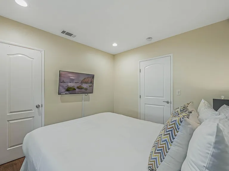 5659 Corbin Ave — Photo 47