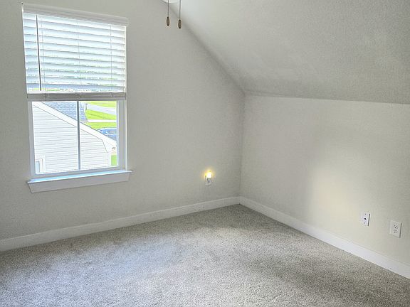 4th image of 1021 Chattanooga St