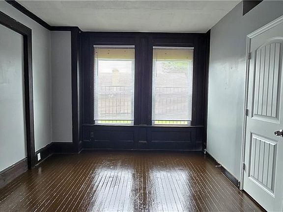 4th image of 2022 Van Brunt Blvd