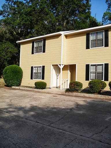 1st image of 1105 N Oak St APT C1