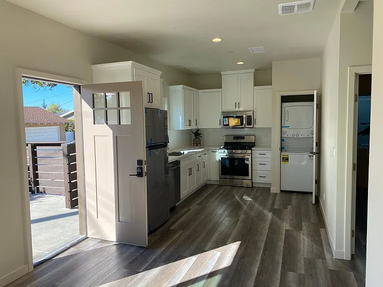 324 E Colorado Blvd #1 — Photo 12