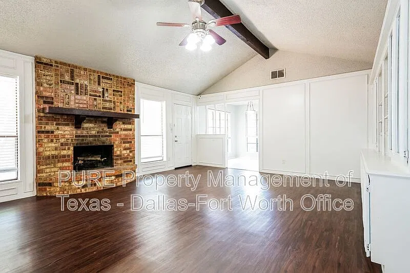 3 bed, 2.0 bath, 1831 sqft, $2,250 — Photo 4