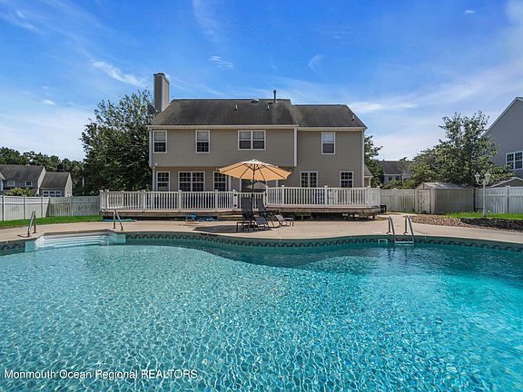 4th image of 2301 Forest Cir