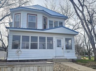 107 3rd Ave NW, Independence, IA