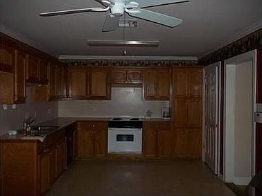 3rd image of 7460 Old Live Oak Dr