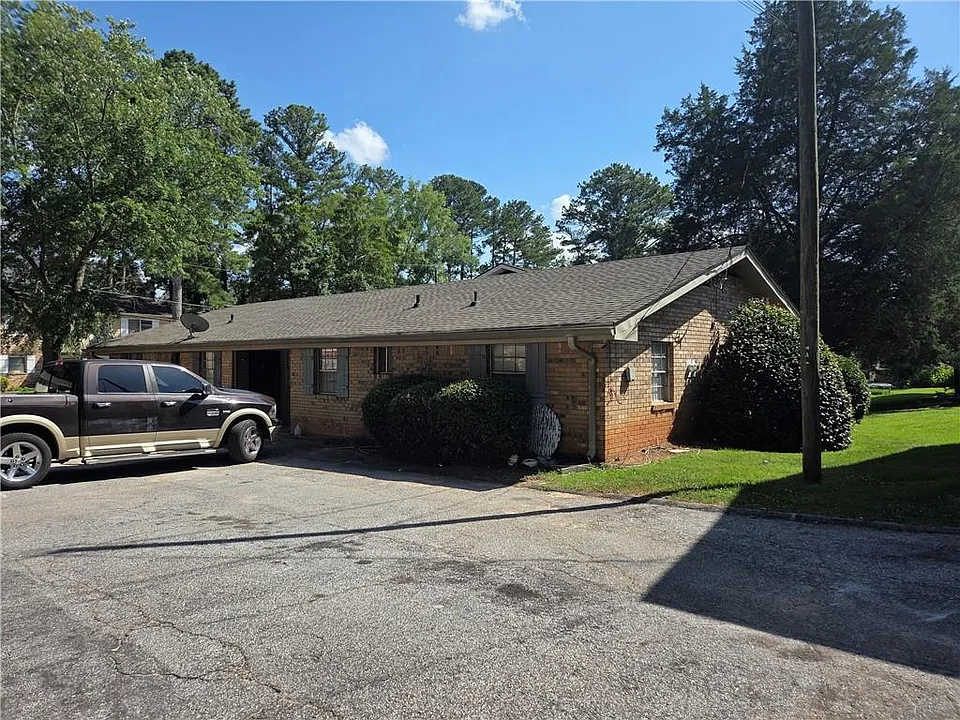 897 Six Oaks Cir #B
