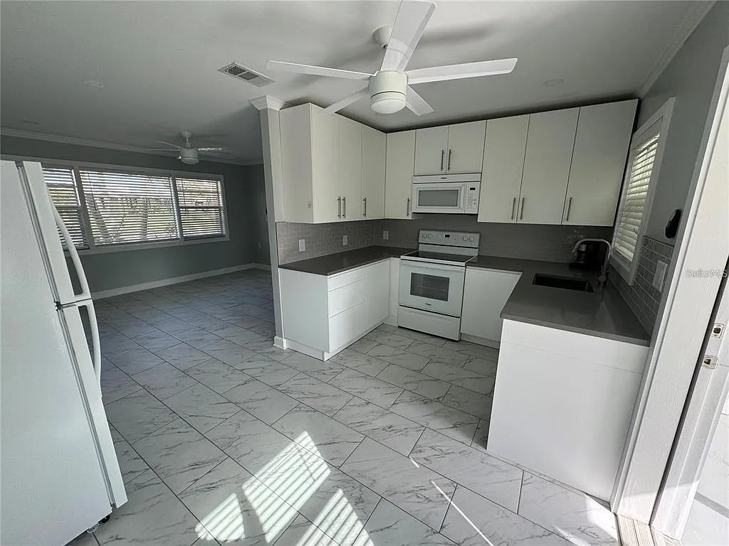 2 bed, 1.0 bath, 866 sqft, $1,650 — Photo 2