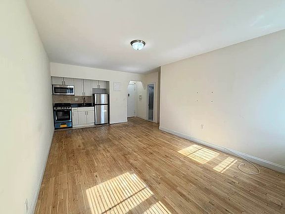 2nd image of 111 E 26th St #X2