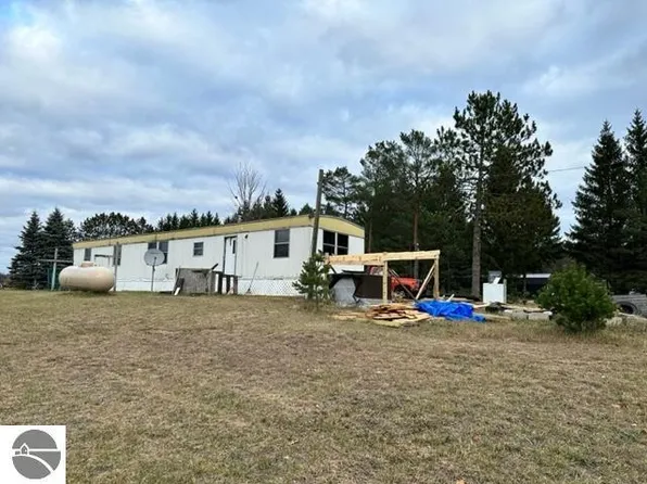 3951 N Seven Mile Rd, Lake City, MI 49651