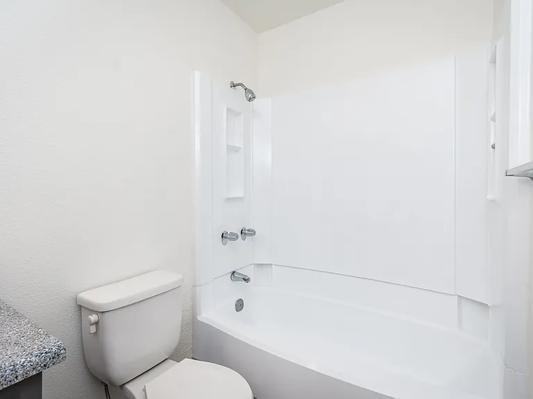 Carmel Pointe Apartments — Photo 46