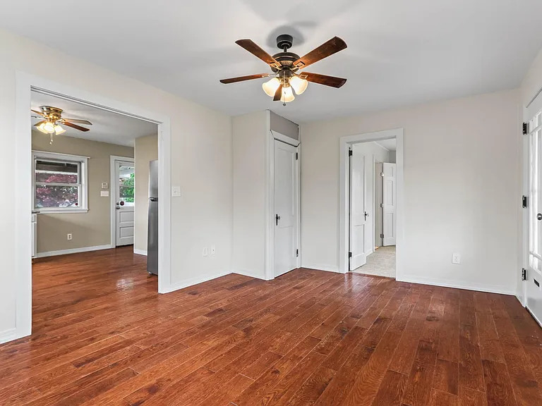 2037 Brown St — Photo 4