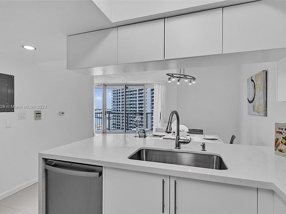 4th image of 1750 N Bayshore Dr APT 1602