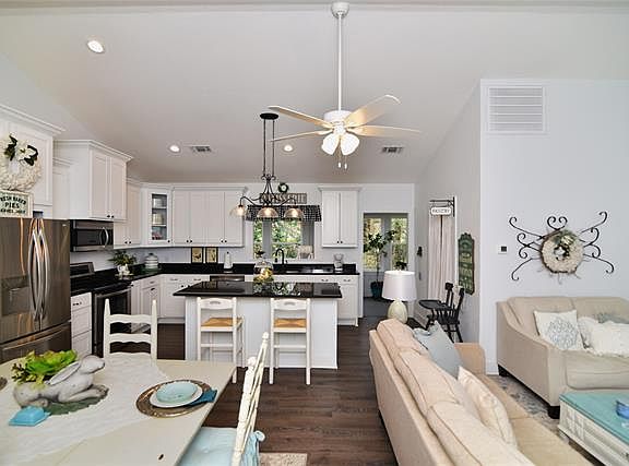 3rd image of 190 Shady Creek Ln