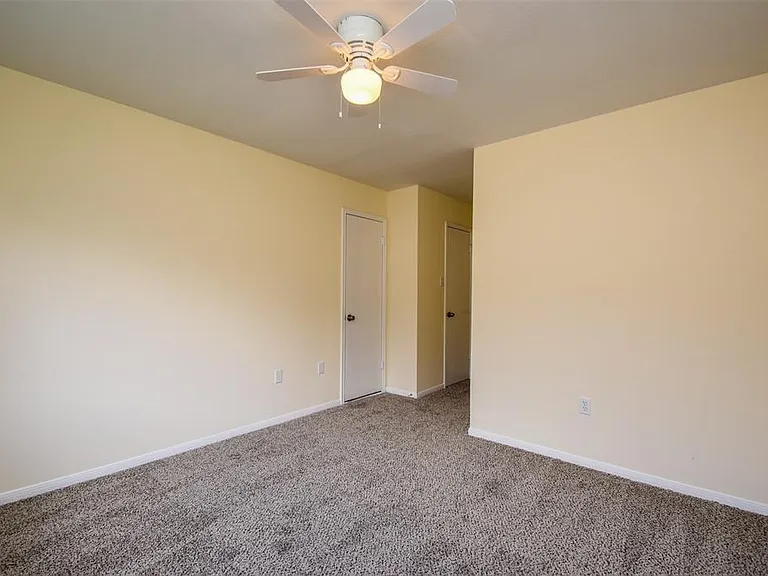 2110 Whiteback Dr — Photo 32