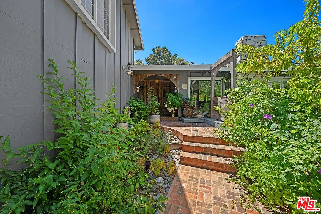 4 bed, 3.0 bath, 2996 sqft, $10,650 — Photo 2