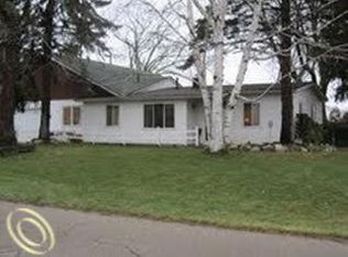 1143 Delta Rd, Walled Lake, MI 48390