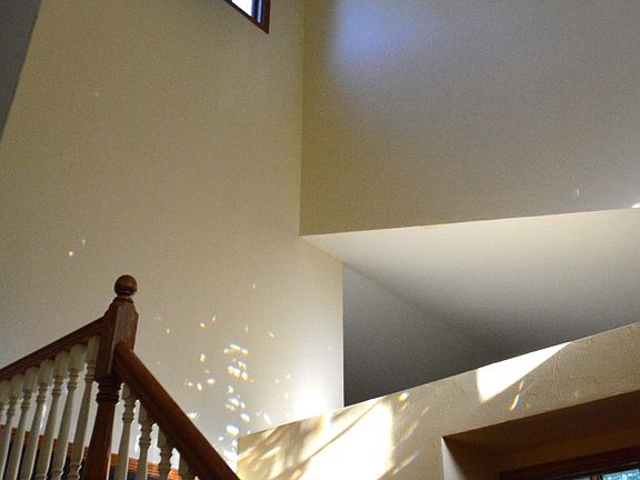 Foyer: 23 ft for good Light