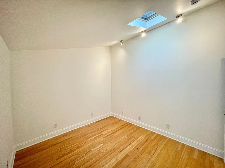 3901-3901 1/2 Folsom Street — Photo 11