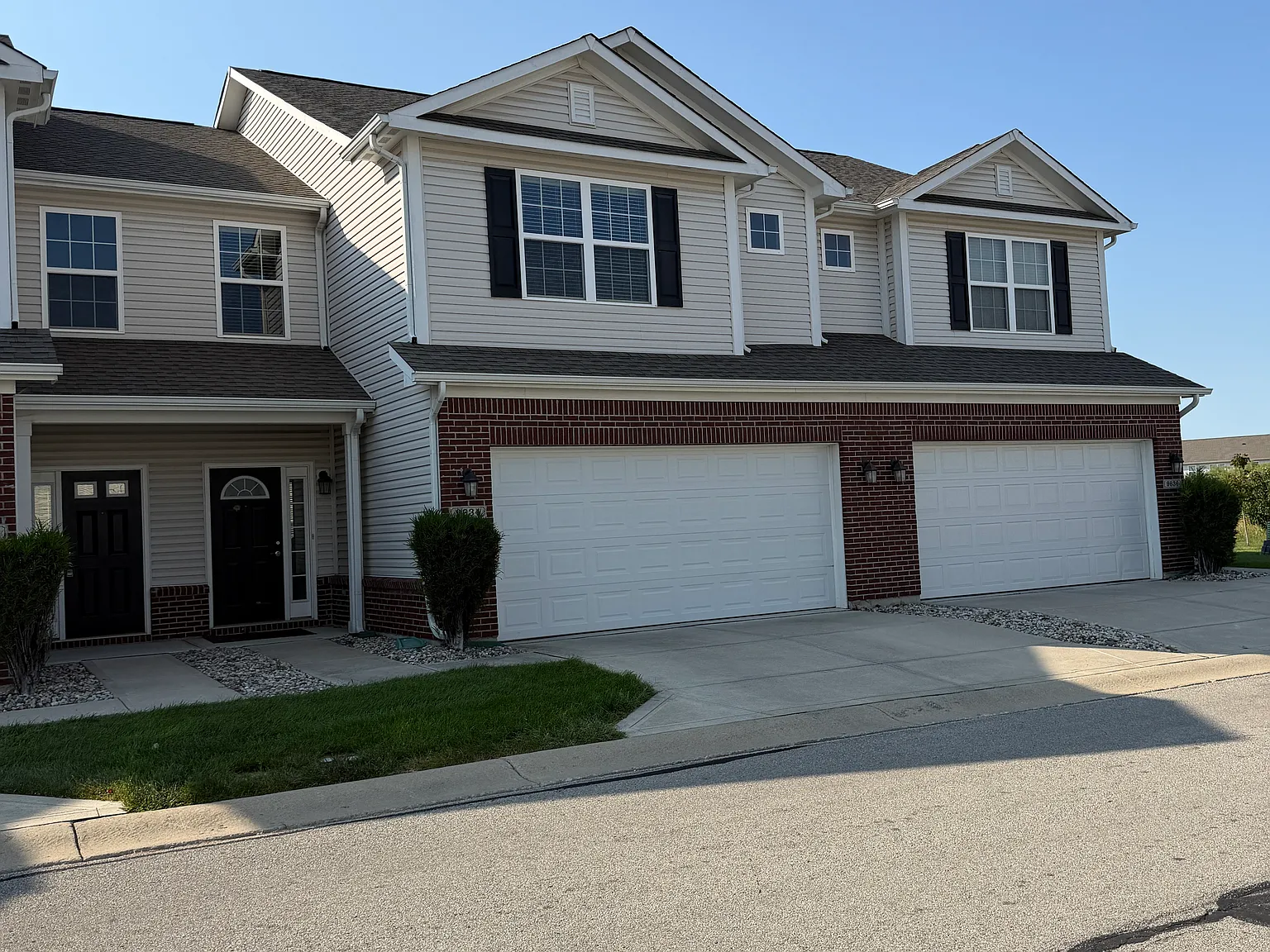 3 bed, 2.5 bath, 1746 sqft, $2,195 — Photo 3
