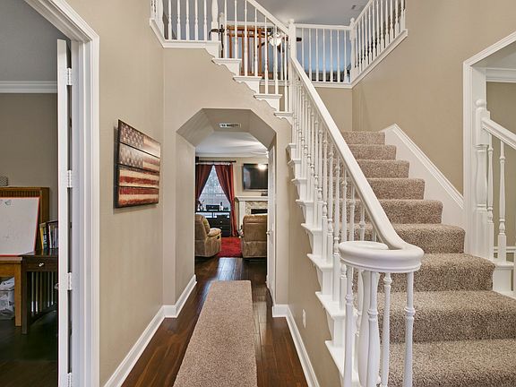 4th image of 2412 Bowie Ln