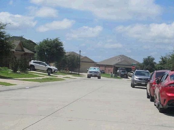 Exterior Neighborhood (street photo)