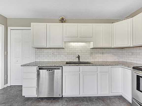5th image of 5545 Crooked Pine Ln