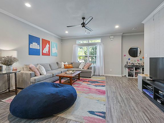 3rd image of 301 Luther St