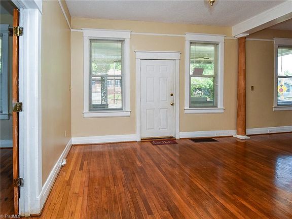 3rd image of 517 N Cameron Ave