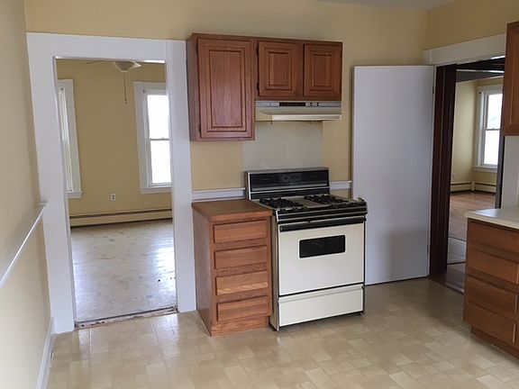 2nd floor kitchen-gas stove
