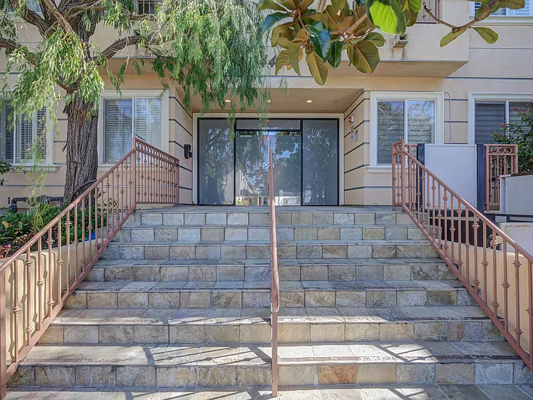 1444 S Point View St #204 — Photo 38