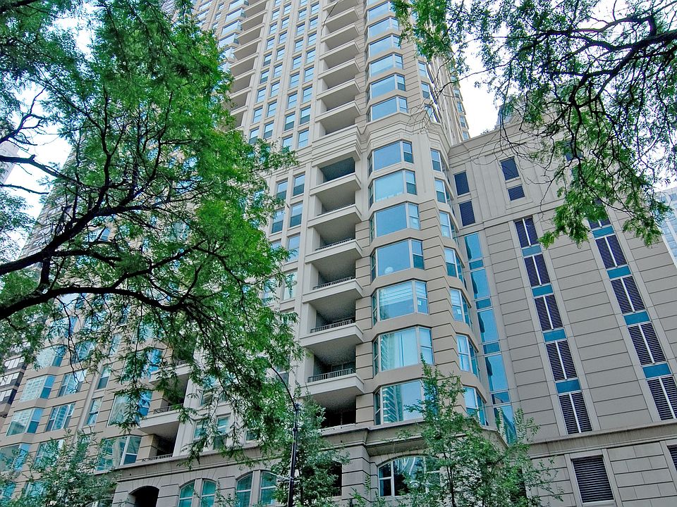 1st image of 25 E Superior St APT 3202